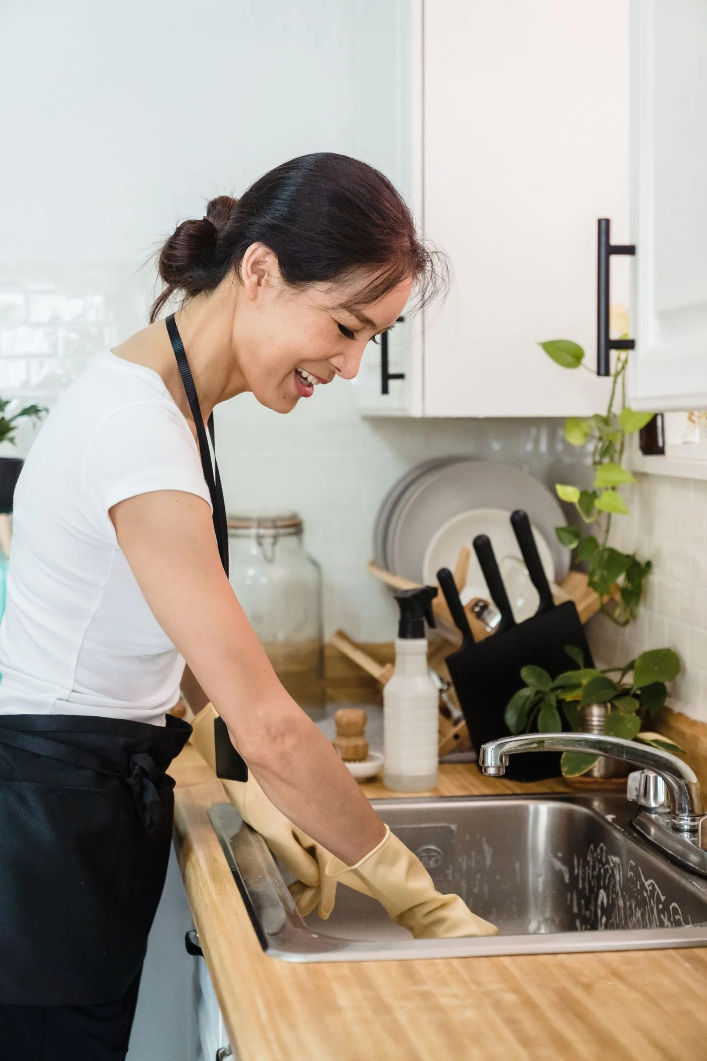 Detailed care for kitchen surfaces